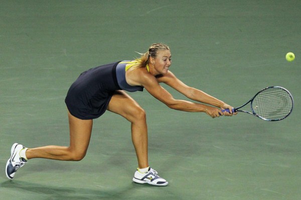 Мария Шарапова на теннисном корте