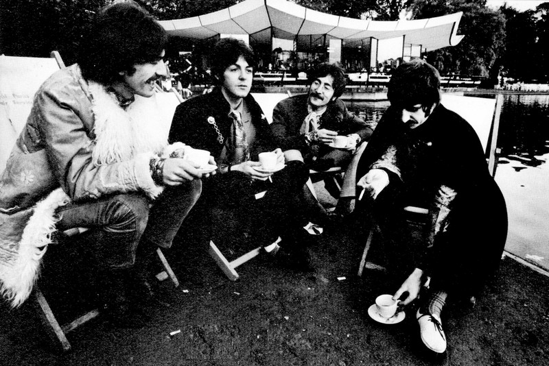 The Beatles пьют чай, 1967 год