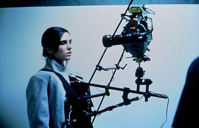 "Реквием по мечте". К телу актрисы Дженнифер Коннелли прикреплена камера SnorriCam. 1999 год