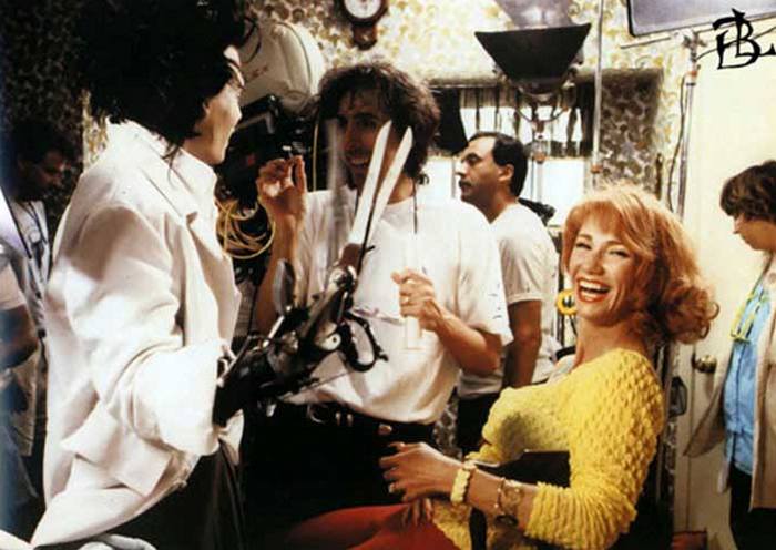 Джонни Депп, Тим Бертон и Кэти Бейкер на съемках фильма "Эдвард руки-ножницы", 1990 год