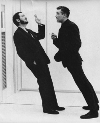 Стэнли Кубрик и Уильям Сильвестр на съемочной площадке "2001: A Space Odyssey"