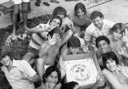 Барак Обама вместе с друзьями из банды курильщиков "Choom Gang", 1979 год