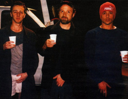 Эдвард Нортон, Дэвид Финчер и Брэд Питт на съемках фильма "Бойцовский клуб", 1999 год