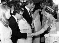 Вуди Аллен знакомится с Королевой Елизаветой II, 1966 год