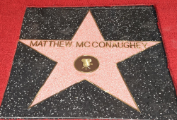 Звезда Мэттью МакКонахи на Аллее славы в Голливуде