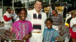 Винус и Серена Уильямс вместе с бывшим президентом США Рональдом Рейганом, 1990 год