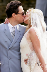 ТОП-10 знаменитых свадебных поцелуев