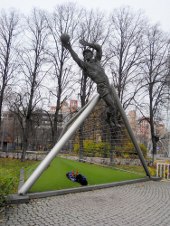 Памятник Льву Яшину