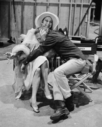 Ава Гарднер и Пол Ньюман во время съемок фильма "Жизнь и времена судьи Роя Бина", 1972 год
