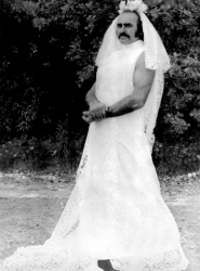 Шон Коннери в свадебном платье, 1973 год