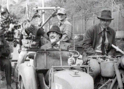 Шон Коннери и Харрисон Форд на съемках фильма "Индиана Джонс и последний крестовый поход", 1988 год
