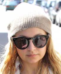 Николь Ричи и ее солнцезащитные очки