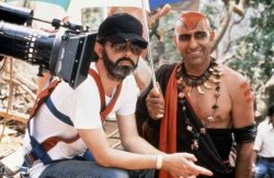 Джордж Лукас и Амриш Пури на съемках фильма "Индиана Джонс и Храм судьбы", 1983 год