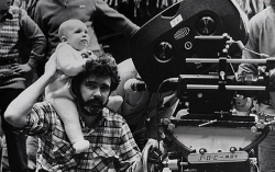 Джордж Лукас и его дочь Аманда на съемках картины "Звездные войны: Эпизод 5 – Империя наносит ответный удар", 1979 год