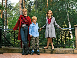 Юлия Высоцкая с детьми