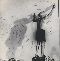 Пабло Пикассо за работой, 1960 год