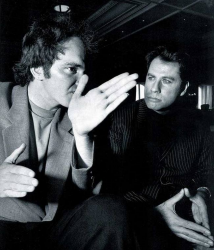 Квентин Тарантино и Джон Траволта во время съемок фильма "Криминальное чтиво", 1993 год