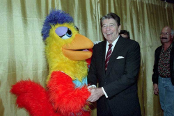 Рональд Рейган и талисман The San Diego Chicken, 1988 год