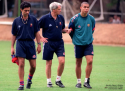 Жозе Моуринью, Бобби Робсон и Роналдо. Барселона, 1996 год