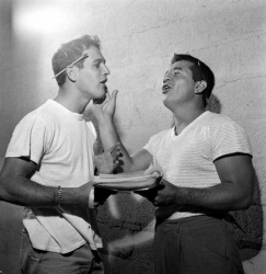 Пол Ньюман и Рокки Грациано на съемках фильма "Кто-то там наверху любит меня", 1955 год