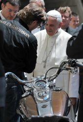 Папе Римскому подарили Harley Davidson