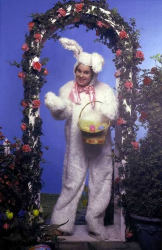 Оззи Осборн в костюме пасхального кролика