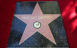 Звезда Пола Маккартни на алее славы