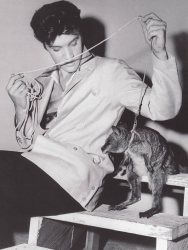 Элвис Пресли и кенгуренок-валлаби, 1957 год
