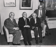 Нильс Бор, Джеймс Франк, Альберт Эйнштейн и Исидор Айзек Раби в Принстоне, 1954 год